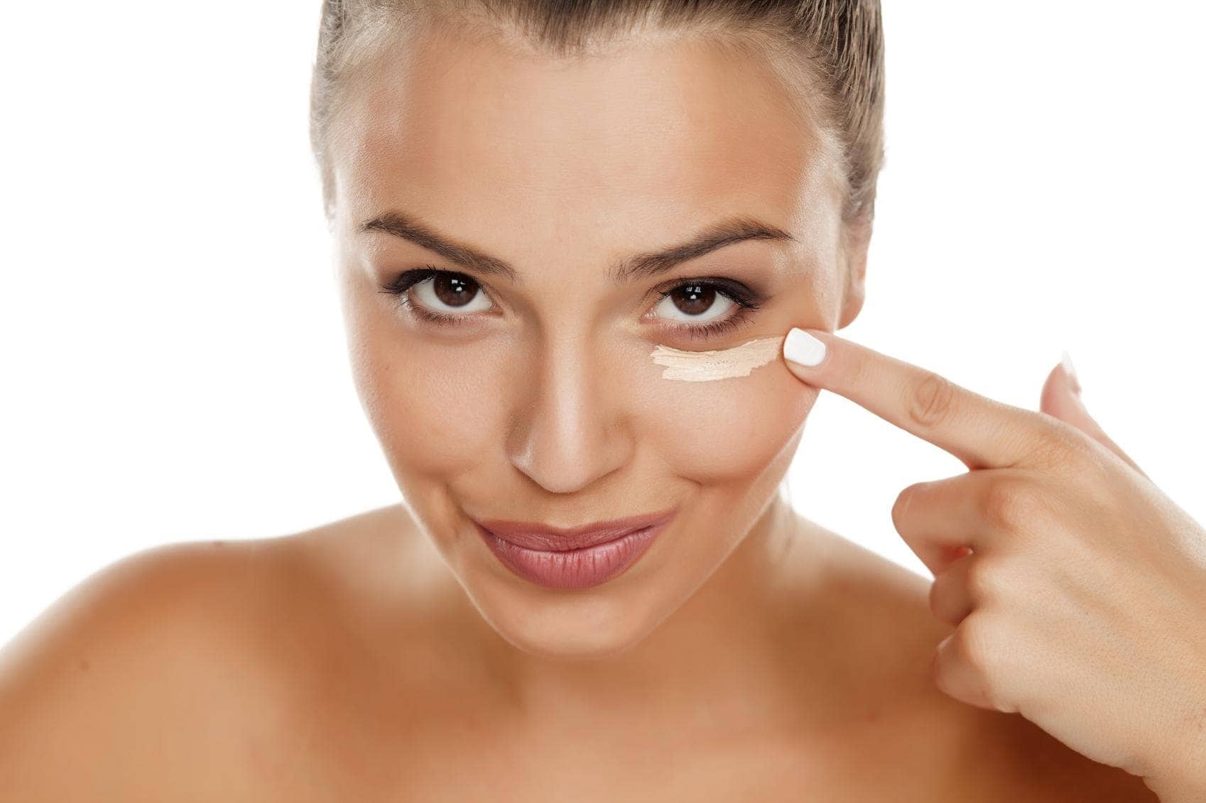 mujer blanca con ojeras